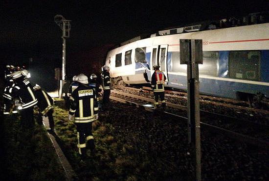 德国西部两列火车相撞 约50人受伤（组图） - 1