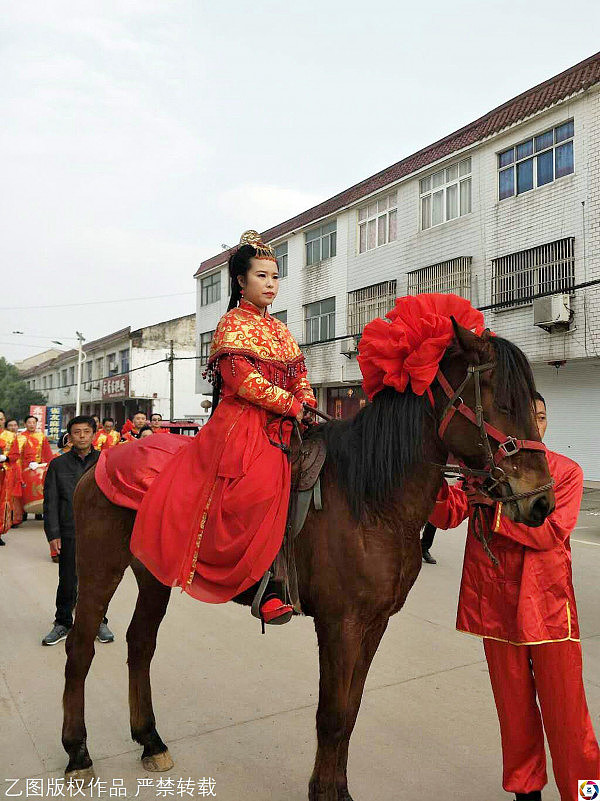 黑人小伙苦恋中国女孩8年 骑大马迎新娘（组图） - 3