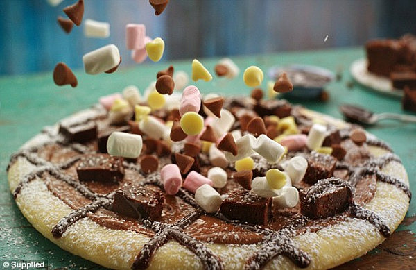 473487EB00000578-5166197-The_Chocoholic_Dessert_Pizza_has_a_milk_chocolate_base_and_is_to-a-42_1512969605704.jpg,0