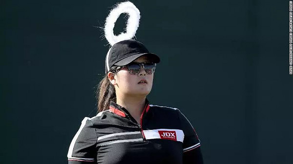 华人骄傲！19岁华裔少女斩获年度新人奖，成高尔夫球坛“怪物新人” - 2