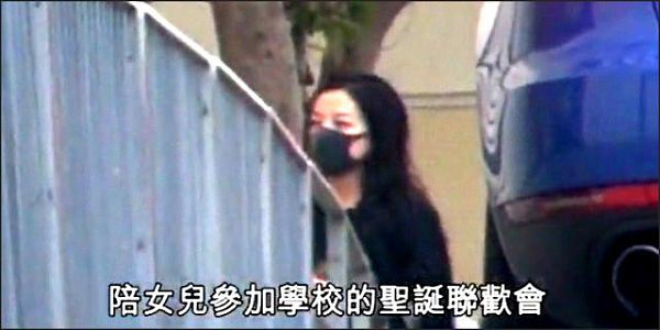 赵薇憔悴返港陪女儿，全家迁往月租7万新居，其夫黄有龙不见踪影