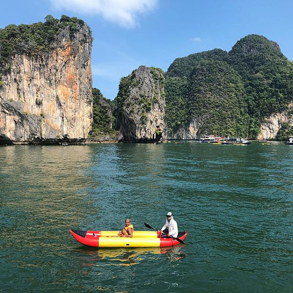 拳王梅威瑟在中国赚足钱后，去泰国享受，游山玩水身边美女如云