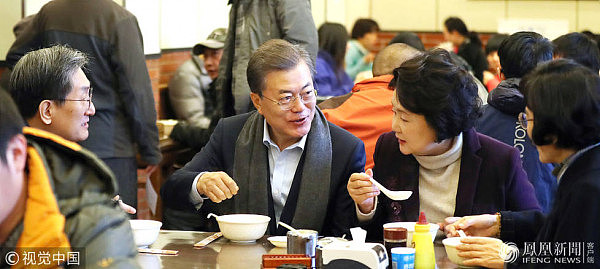 韩国总统文在寅夫妇在北京吃完中式早餐后想手机支付，结果…(组图) - 4