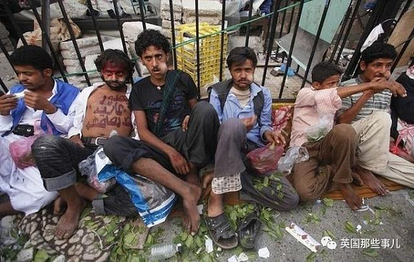 在也门，一种大街小巷人人都在狂嚼的草，正在慢慢摧毁整个国家