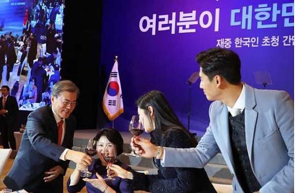 秋瓷炫夫妇与韩国总统共进午餐！总统夫人看于晓光的眼神亮了（组图） - 2