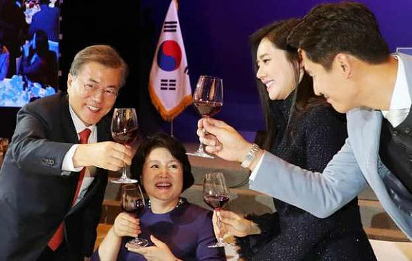 秋瓷炫夫妇与韩国总统共进午餐！总统夫人看于晓光的眼神亮了（组图） - 3