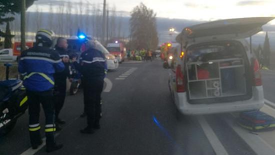 法国南部发生校车火车相撞事故 至少3人死亡