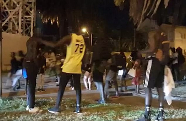 墨尔本St Kilda海滩爆发百人大乱斗！非裔teenager组团打劫（组图+视频） - 4