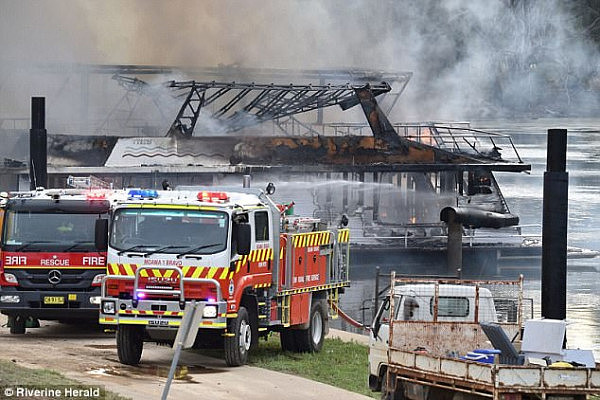 47574AF200000578-5181241-The_fire_left_the_boats_completely_gutted_and_threatened_more_th-a-23_1513293283942.jpg,0