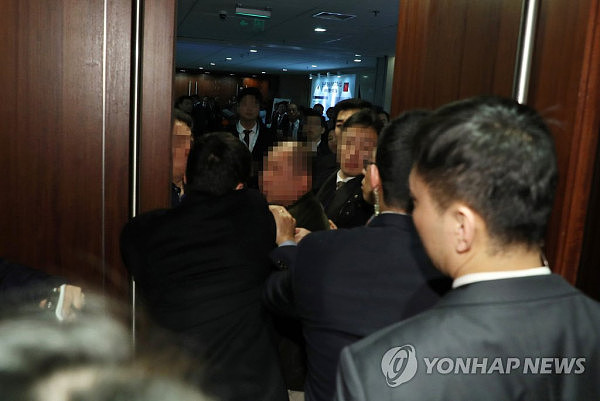 韩国总统随团记者被中国保安暴打 中方回应（图） - 2