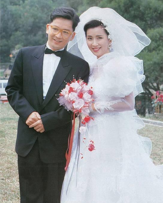 TVB一线花旦，为嫁豪门退出娱乐圈，40岁未婚产子，儿子生父成谜