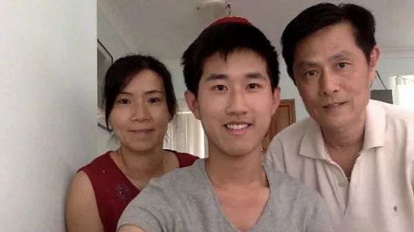 澳洲高考99.85的华裔学霸，用一封信感动全澳，看哭了所有海外华人！“父母靠做清洁工养大我，但他们才是真正成功的人。” - 4