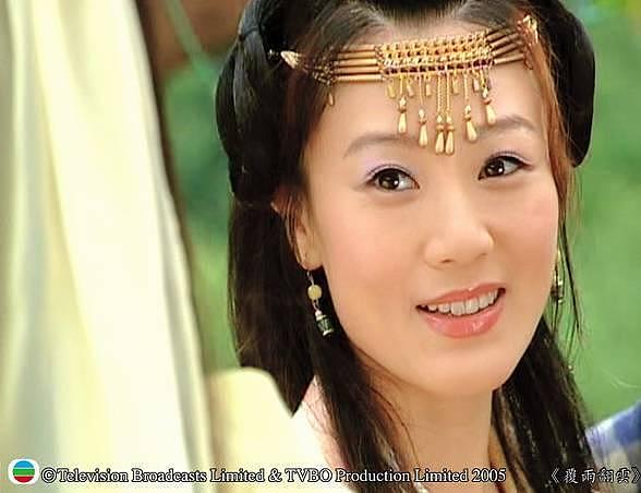 她美貌不输黎姿，却是TVB万年龙套，现为照顾患病父母45岁仍未嫁