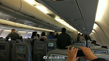 女乘客自称被“东西上身” 飞机被迫返航（图） - 5