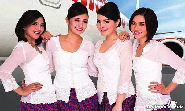 马来西亚3家航空空姐制服“太暴露” 议员痛批：让人受不了