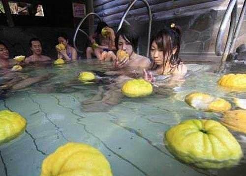 揭秘日本特色温泉裸浴 冰天雪地中男女混浴(图文)