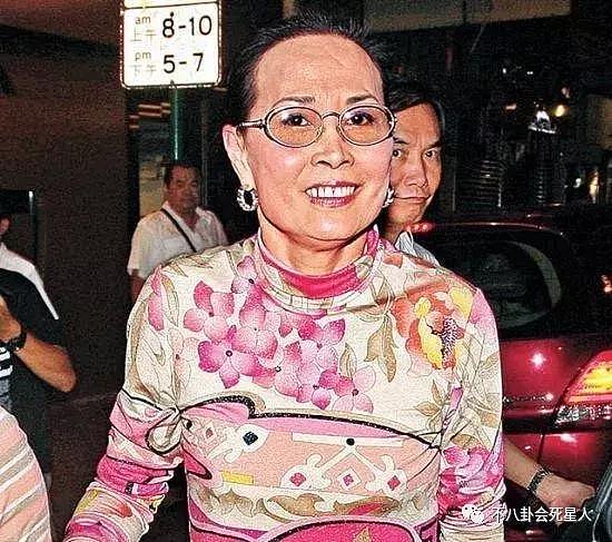 赌王二太女儿说父亲只有一个正妻：三太、四太只是女朋友