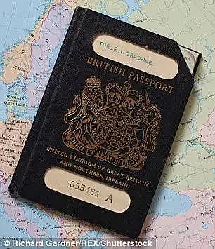 因民众呼吁，脱欧后英国护照将大变身！然而网友却先吵起来了！