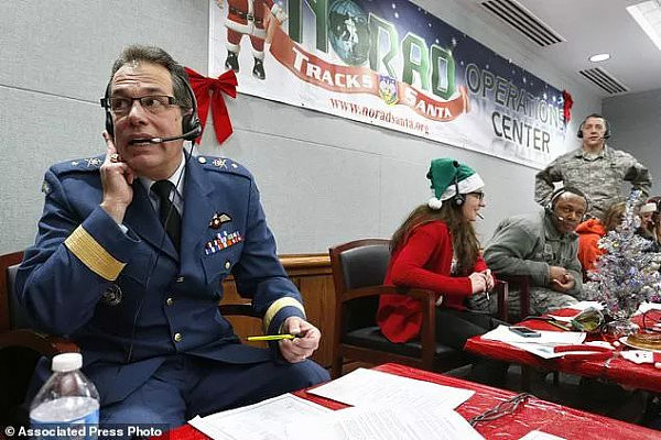 特朗普扮演圣诞老人在北美防空司令部接电话，昨天你打电话了吗？ - 4
