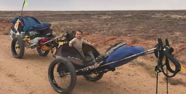 这对澳洲父母带着1岁的娃，徒步102天，跨越1800公里澳洲内陆，只为了…… - 1