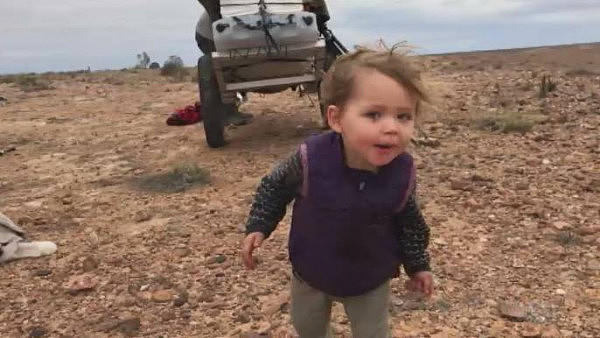 这对澳洲父母带着1岁的娃，徒步102天，跨越1800公里澳洲内陆，只为了…… - 14