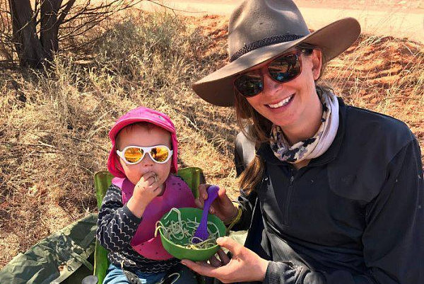 这对澳洲父母带着1岁的娃，徒步102天，跨越1800公里澳洲内陆，只为了…… - 16
