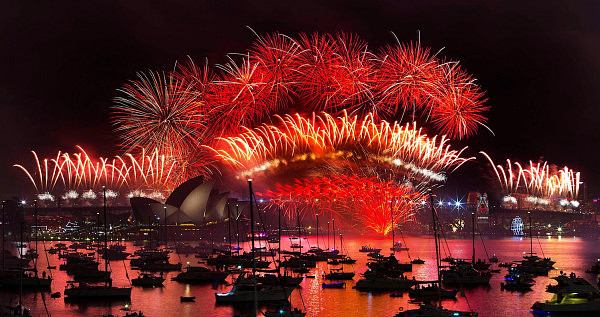 超10万种造型、彩虹烟花瀑布，男神休·杰克曼亲自参与设计，2018年悉尼跨年烟火最全指南，看这一篇就够了！ - 2