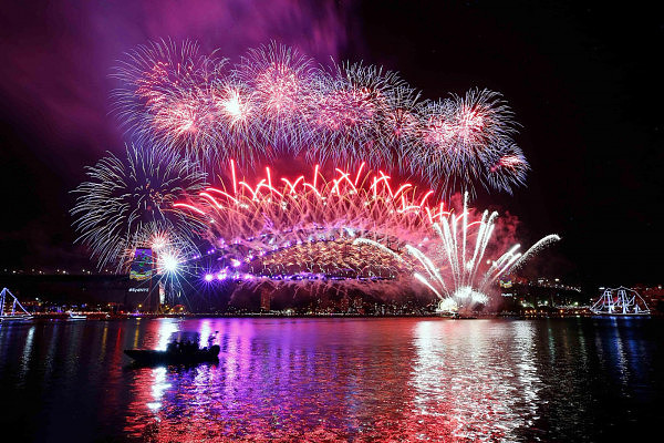 超10万种造型、彩虹烟花瀑布，男神休·杰克曼亲自参与设计，2018年悉尼跨年烟火最全指南，看这一篇就够了！ - 10