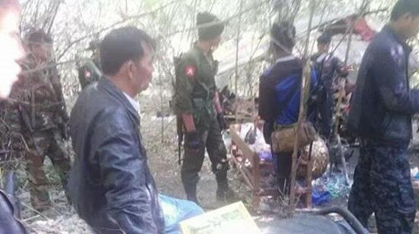 太凶残！缅甸6名男子夜袭10名青年，又是大刀，又是炸弹的