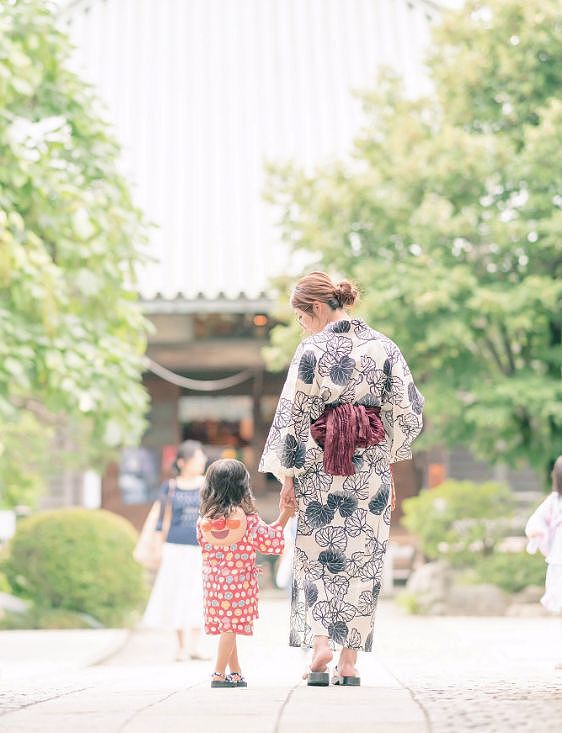 日本一爸爸拍摄了妻子和女儿的互动瞬间火了，被网友疯狂转发… - 18