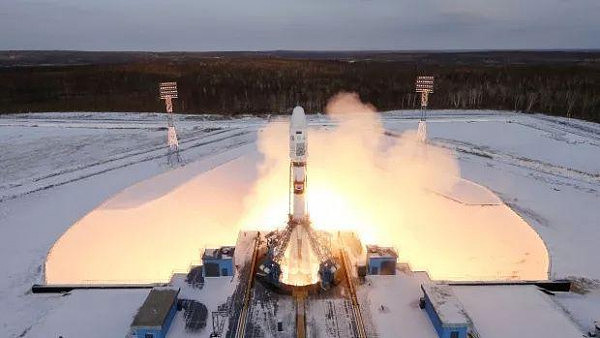 俄罗斯一火箭带着19颗卫星“跑路”了，这事儿要咋解决？