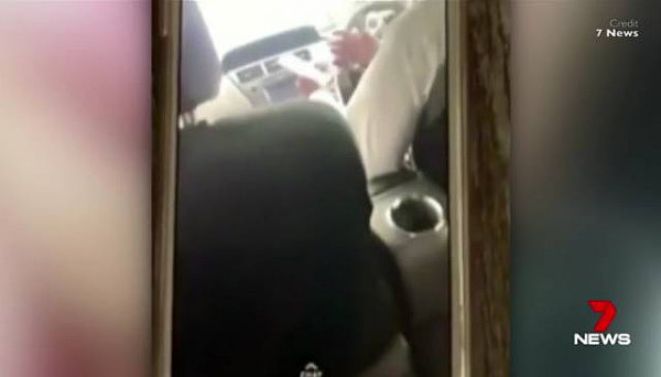澳洲美女坐出租车被坑，在车里崩溃大叫，还拍了视频吐槽司机，结果没想到这下在网络上爆红... - 6