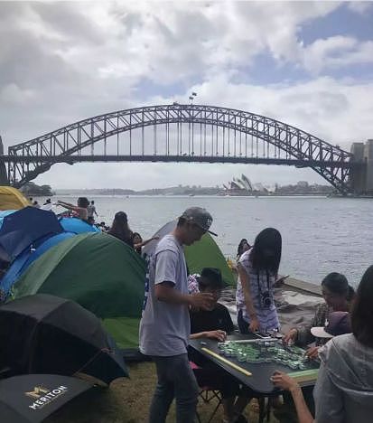 悉尼烟火9点场突发爆炸！上千人疏散！零点场彩虹烟花震撼全球！澳洲华人搓着麻将率先跨年！图集抢先看！ - 82