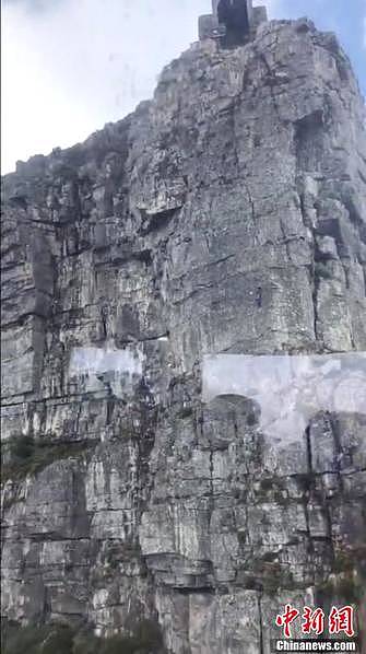 中国香港游客南非攀岩时身亡 800名游客滞留山顶（图） - 3