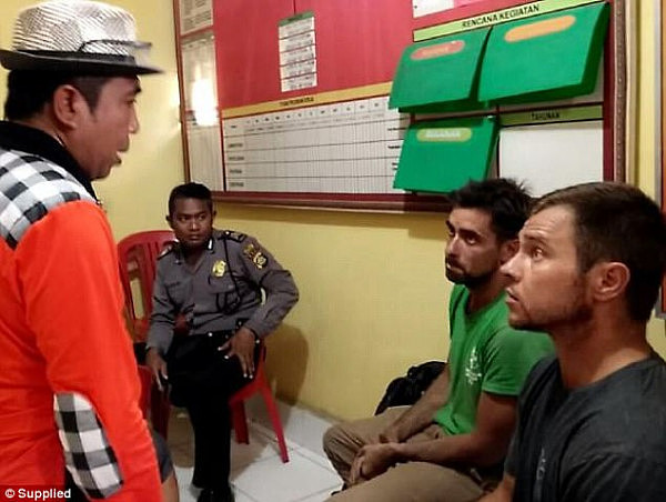 胆真肥！澳洲游客冒死攀爬巴厘岛火山 2人遭印尼警方逮捕（图） - 7