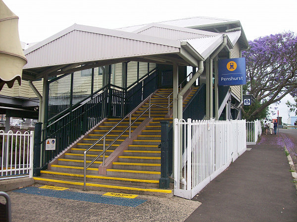 Penshurst_railway_station_stairs_west_entrance.jpg,0