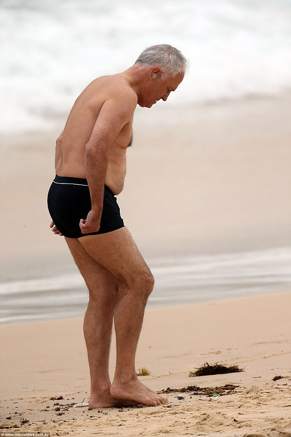 “宝刀未老”！时隔7年澳总理谭保游泳再次被拍！澳媒盛赞其身材！然而亮点却在他的泳裤...(组图) - 2