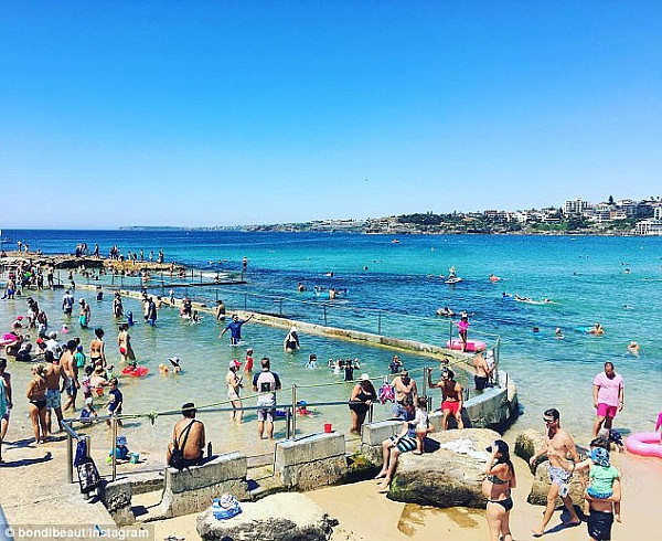 47D5B0D100000578-5242985-Hundreds_flocked_to_Bondi_on_Sunday_with_young_families_seen_tak-a-16_1515298001400.jpg,0