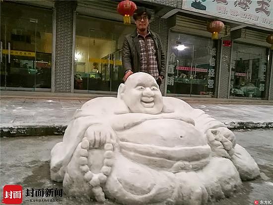 专业级堆雪人惊呆路人 作者身份不一般