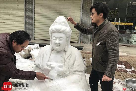 专业级堆雪人惊呆路人 作者身份不一般