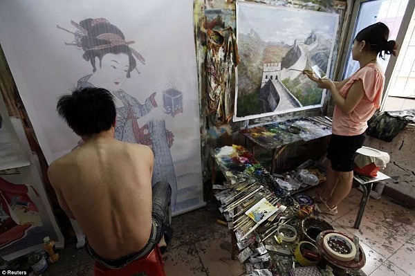 FBI称，全球黑手党都盯上这个中国神秘小村庄！每年从这里买走一万多幅油画... - 29