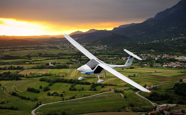 澳洲试飞第一架锂电飞机 充电1小时可飞行1.5小时 - 1