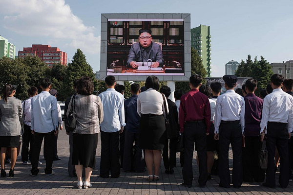 2017年9月，在朝鲜引爆第六枚核弹后不久，金正恩在一段电视声明中嘲笑了特朗普。