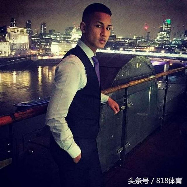 19岁文莱王子为踢英超放弃王位！父亲拥有3个老婆40情妇2300辆豪车