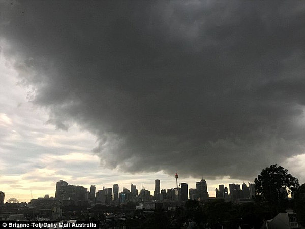 24小时内连遭两次“超强雷暴”袭击！悉尼城区宛如“末日”降临（视频/组图） - 2