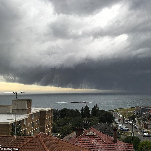 24小时内连遭两次“超强雷暴”袭击！悉尼城区宛如“末日”降临（视频/组图） - 1