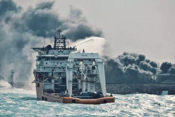 油船相撞中国不救伊朗籍船员? 伊朗方面指责中国不出力，看看救援现场多可怕！ - 3