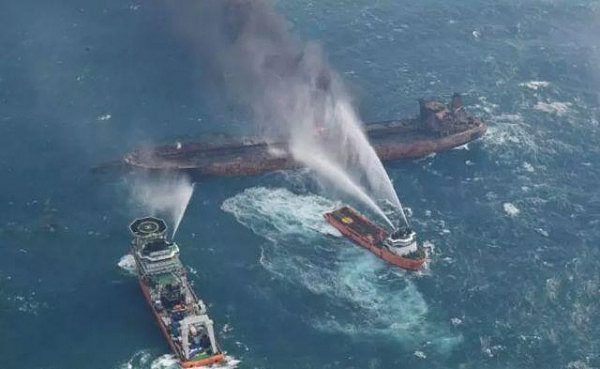 油船相撞中国不救伊朗籍船员? 伊朗方面指责中国不出力，看看救援现场多可怕！ - 4