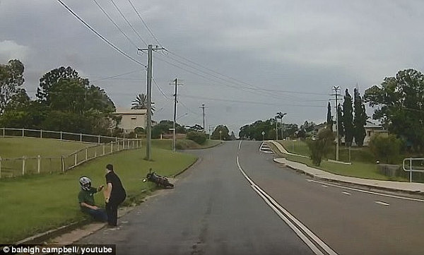惊！澳女回家途中撞见“恐怖车祸” 男子瘫坐路旁 马路上竟有半条腿！但真相却是...（视频） - 6