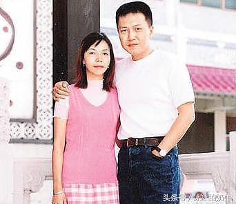 曾是香港着名演员，剧中患癌戏外吐血身亡，临终前妻子回到身边